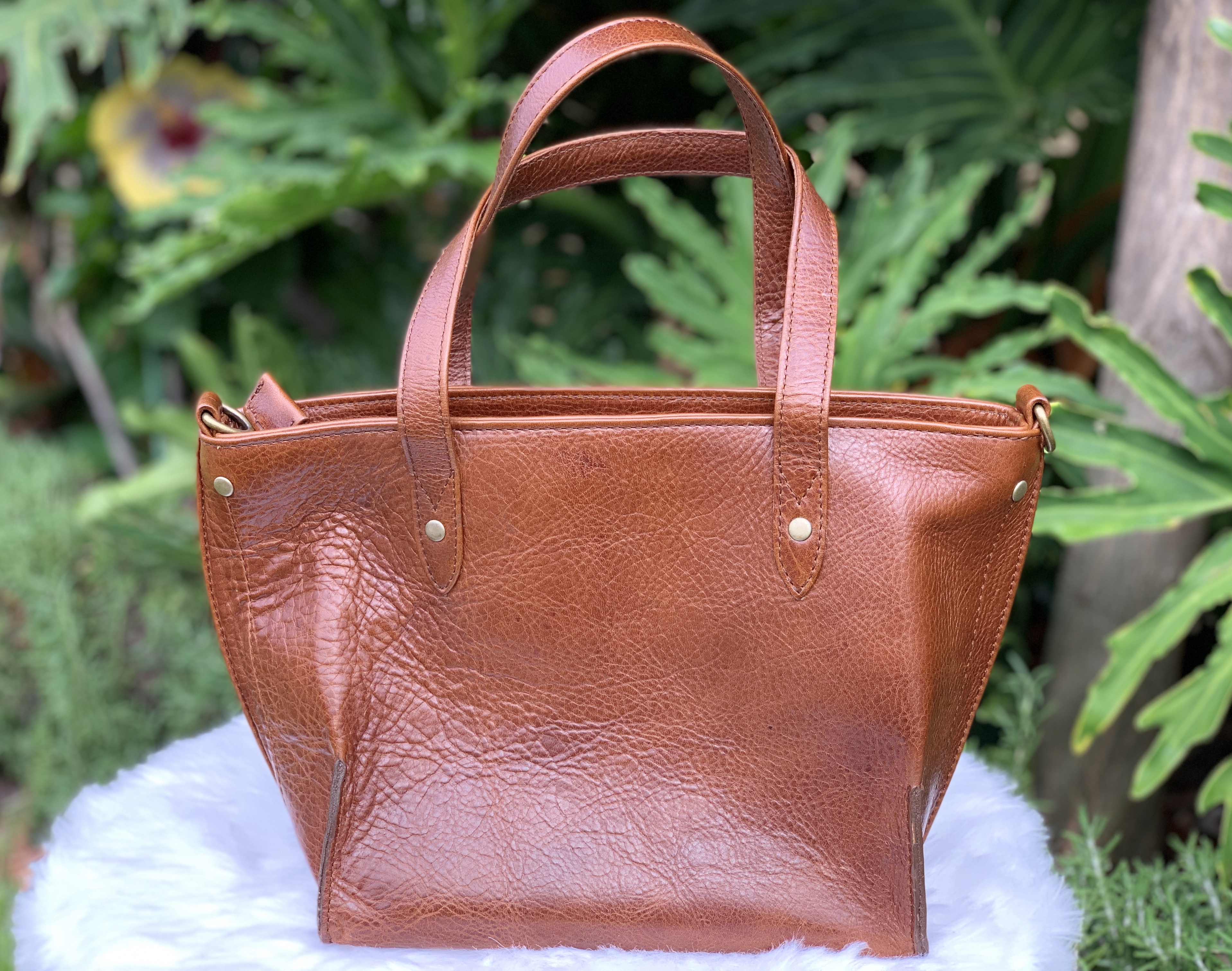 Vegetable tanned leather outlet bag